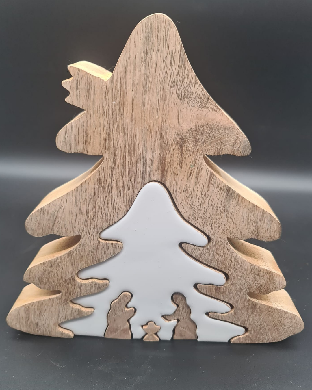 Holzweihnachtsbaum mit Krippenszene – Weihnachtsdeko aus Naturholz & Weißlack