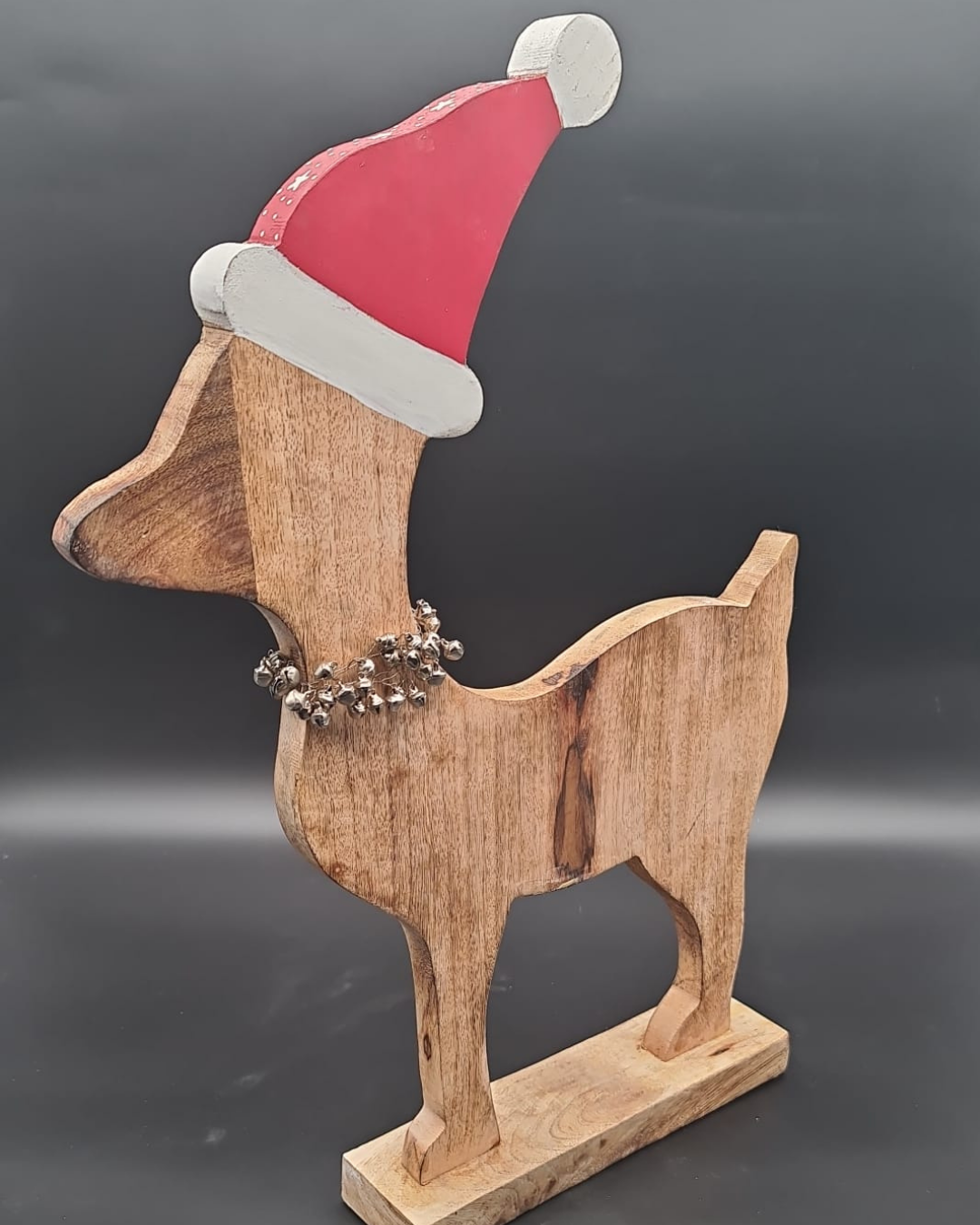 Holz Rentier Figur mit Weihnachtsmütze & Glöckchen