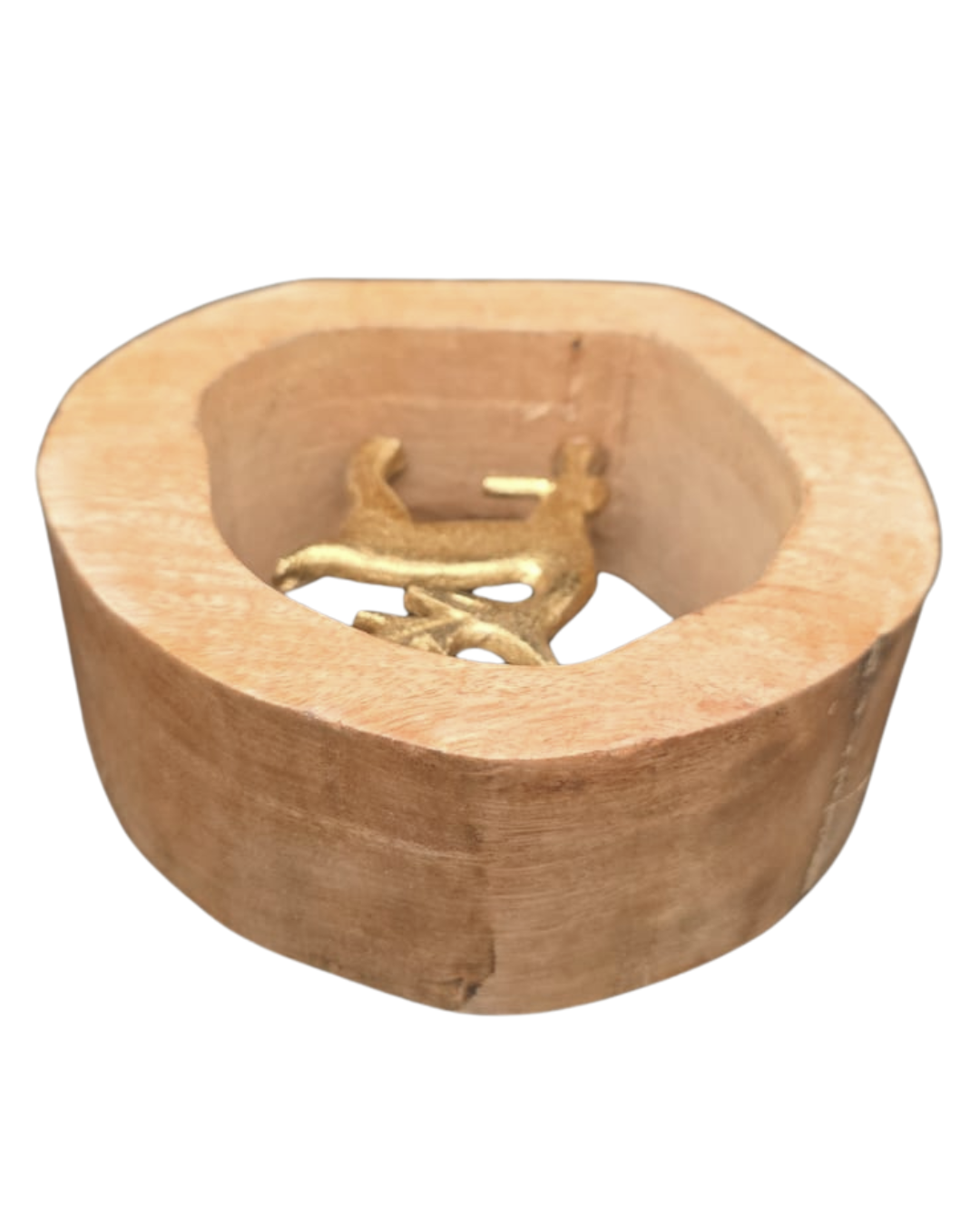 Edler Hirsch im Holzring – goldfarbenes Aluminium auf Mangoholz | 17×17×6 cm